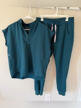 Figs Caribbean Blue Scrub Set Women’s Bottom Medium Top XS Zamora Rafaela